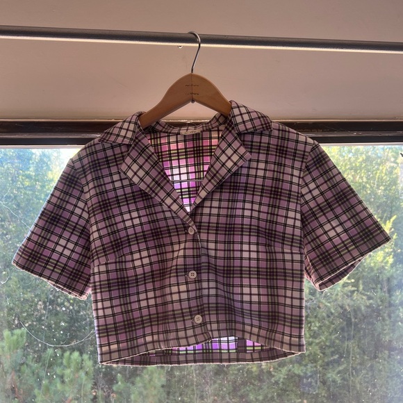 Brandy Melville purple, black, green plaid cropped button up shirt with collar. - Picture 1 of 4